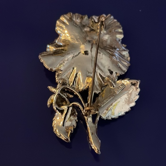 VINTAGE EXQUISITE Birthday Flowers Series 1950s Vintage Large Pansy Brooch. - Picture 3 of 8